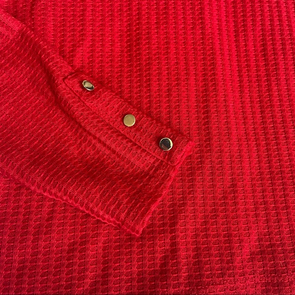 Zara long sleeved crop shirt with button detail. - Picture 6 of 7